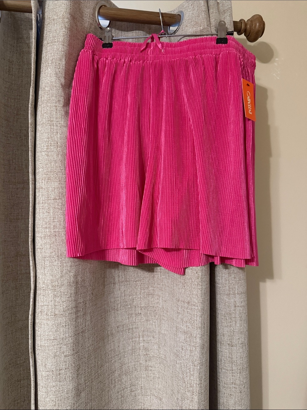 NWT Intempo Bright Pink Ribbed Shorts size L - Picture 2 of 5